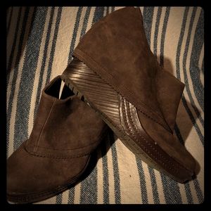 Wedge ankle boots